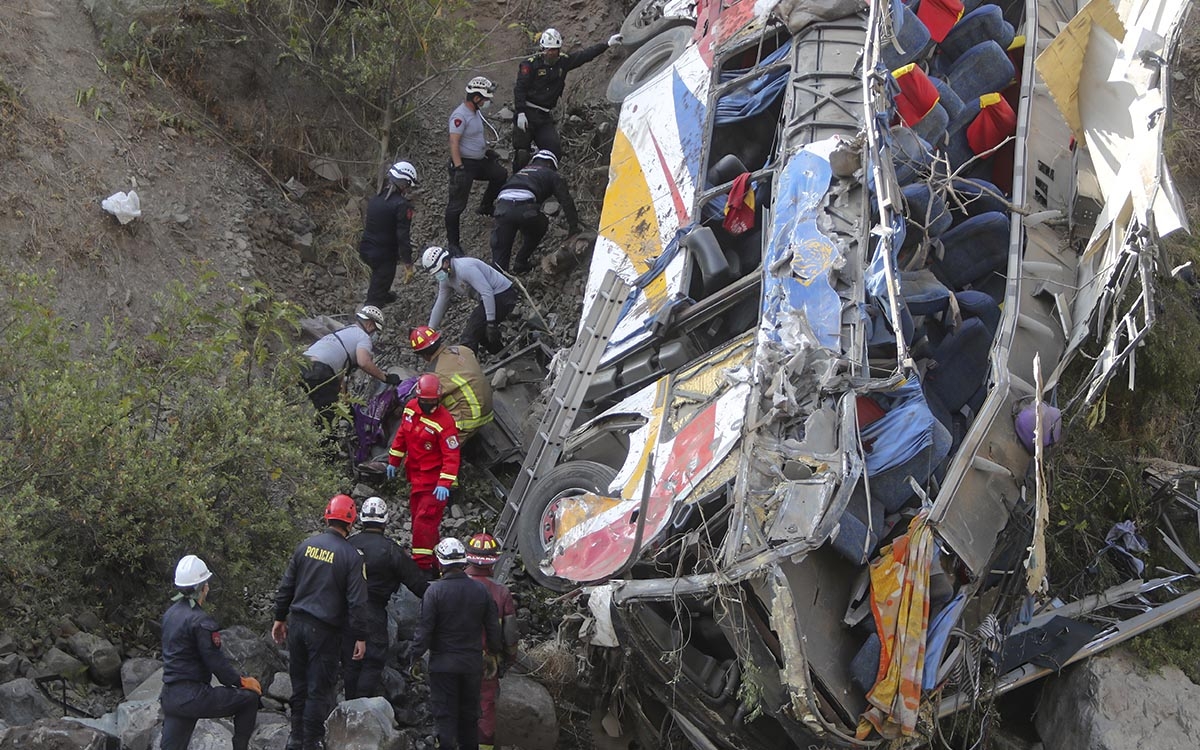 Este es el tercer accidente de transporte que deja numerosas víctimas en los últimos cuatro días Este es el tercer accidente de transporte que deja numerosas víctimas en los últimos cuatro días