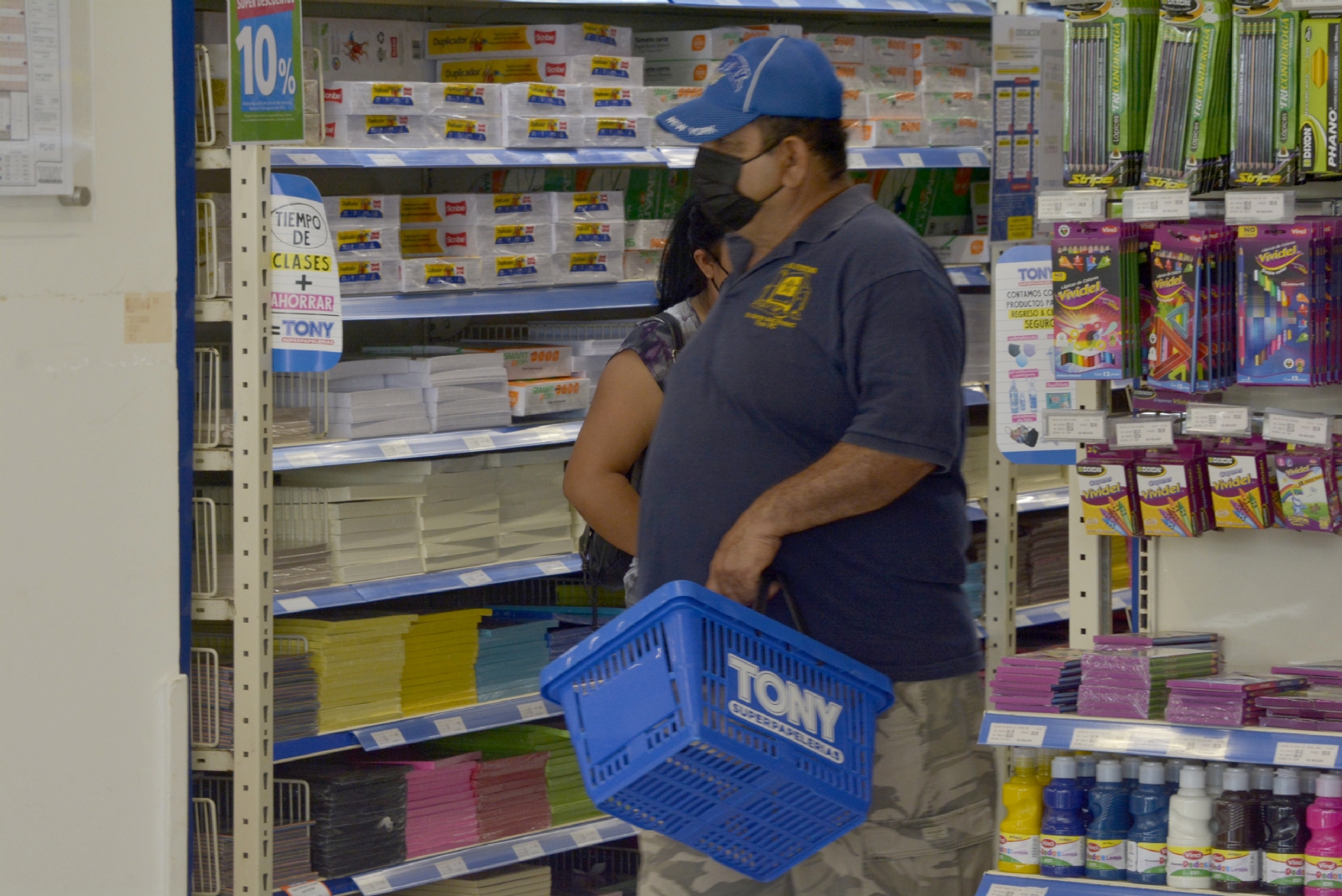 Padres de familia deberán comprar solamente lo indispensable