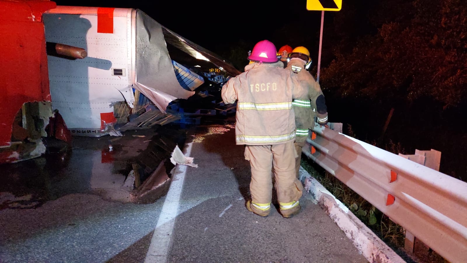 El accidente se registró previo a la caseta ubicada entre Ciudad del Carmen y la Península de Atasta