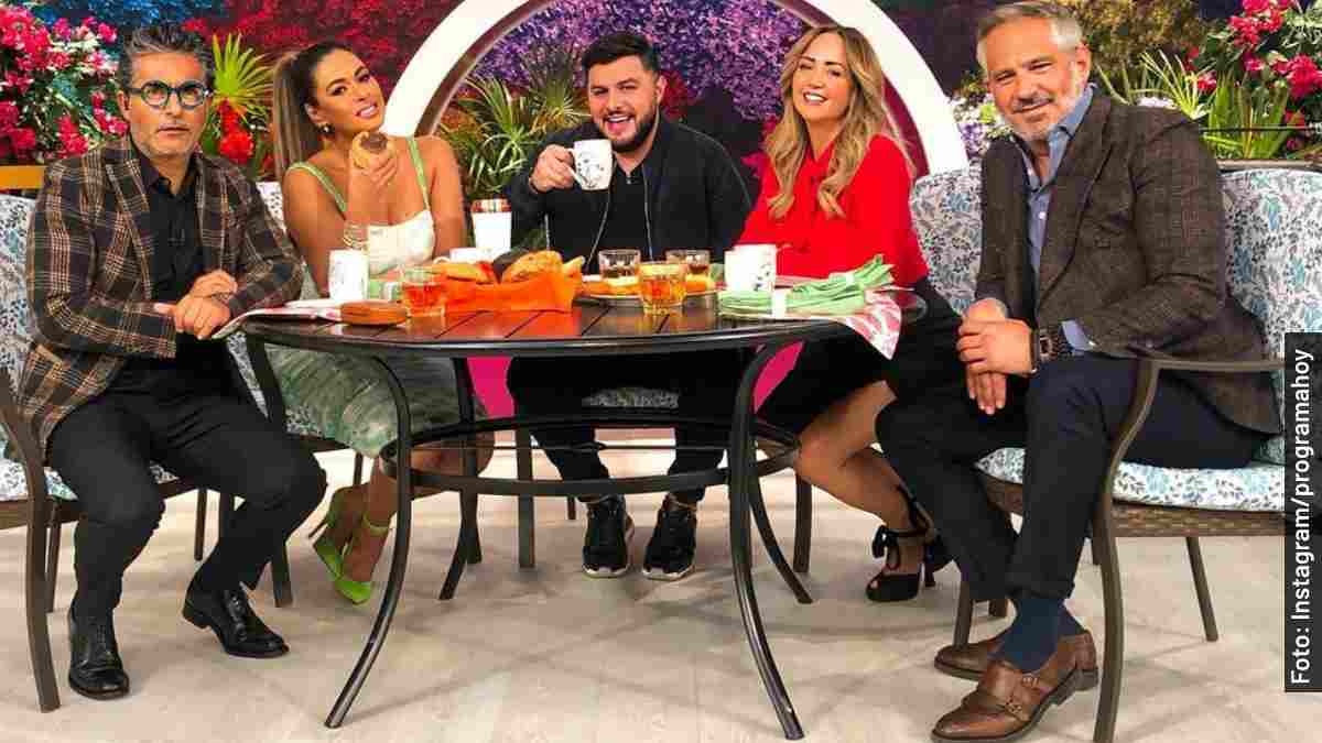 Una de las conductoras del programa Hoy causó polémica, luego de que lanzara fuertes comentarios contra una de las colaboradoras del reality Las Estrellas Bailan en Hoy Una de las conductoras del programa Hoy causó polémica, luego de que lanzara fuertes comentarios contra una de las colaboradoras del reality Las Estrellas Bailan en Hoy