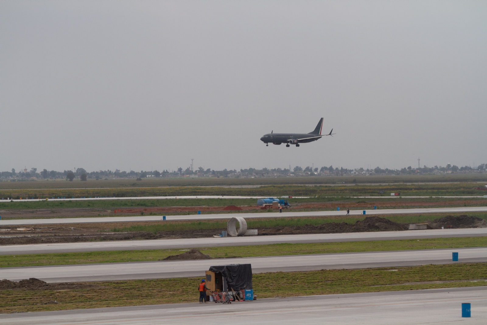El AICM exhortó a los usuarios que contacten a sus respectivas aerolíneas para obtener más información acerca de sus vuelos.