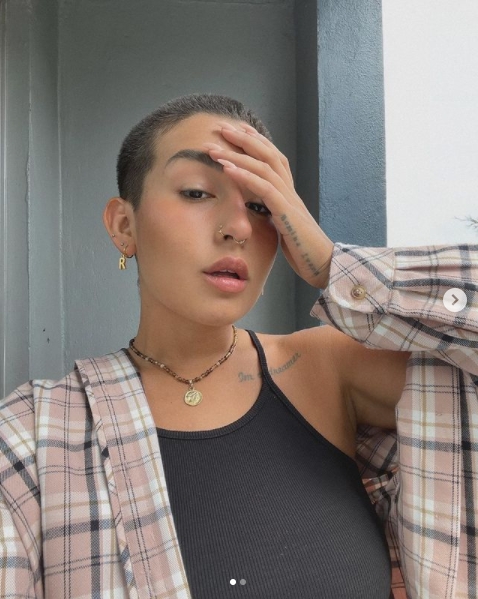 Desde su últomo cambio de apariencia, la hija de Niurka ha mantenido el mismo look con la cabeza afeitada