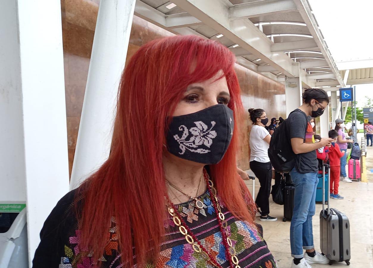 Layda Sansores arribó al Aeropuerto Internacional de Campeche