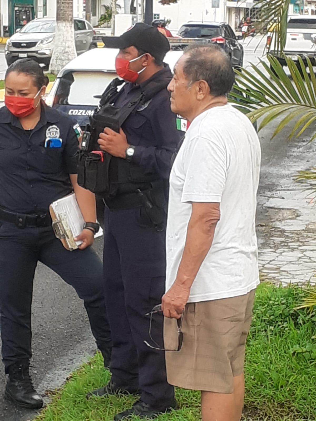 Del choque la pareja cayó al suelo y afortunadamente solo hubo daños materiales en ambos corceles de acero