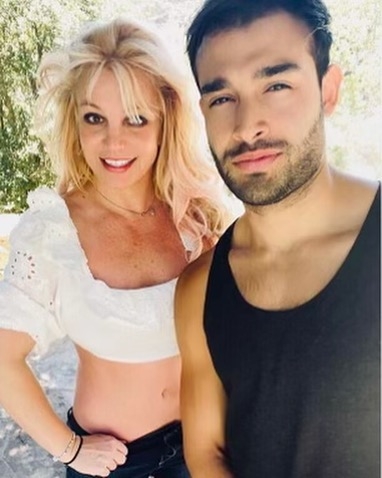 Briteny Separs y Sam Asghari celebraron que han pasado más de un mes de que se casaran en California