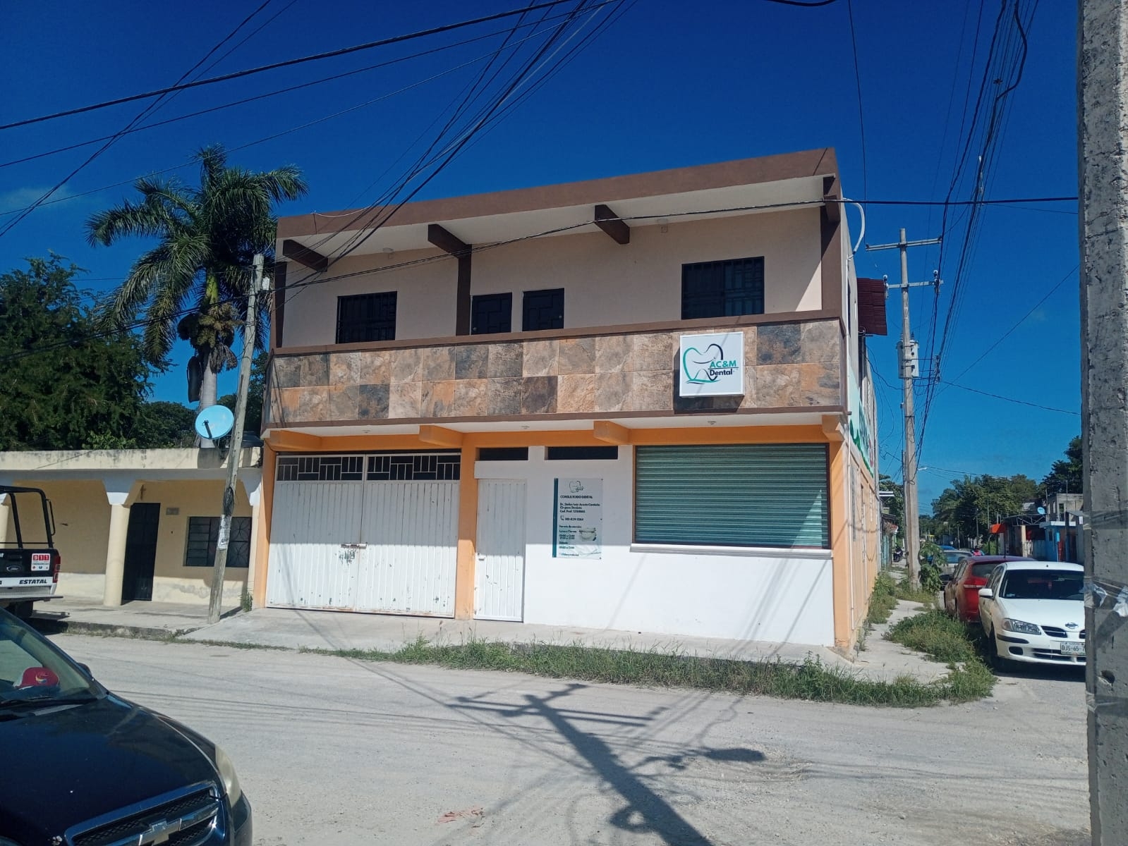 El cuerpo fue descubierto por sus compañeros, quienes acudieron a su departamento luego de que el maestro no se presentó a la escuela