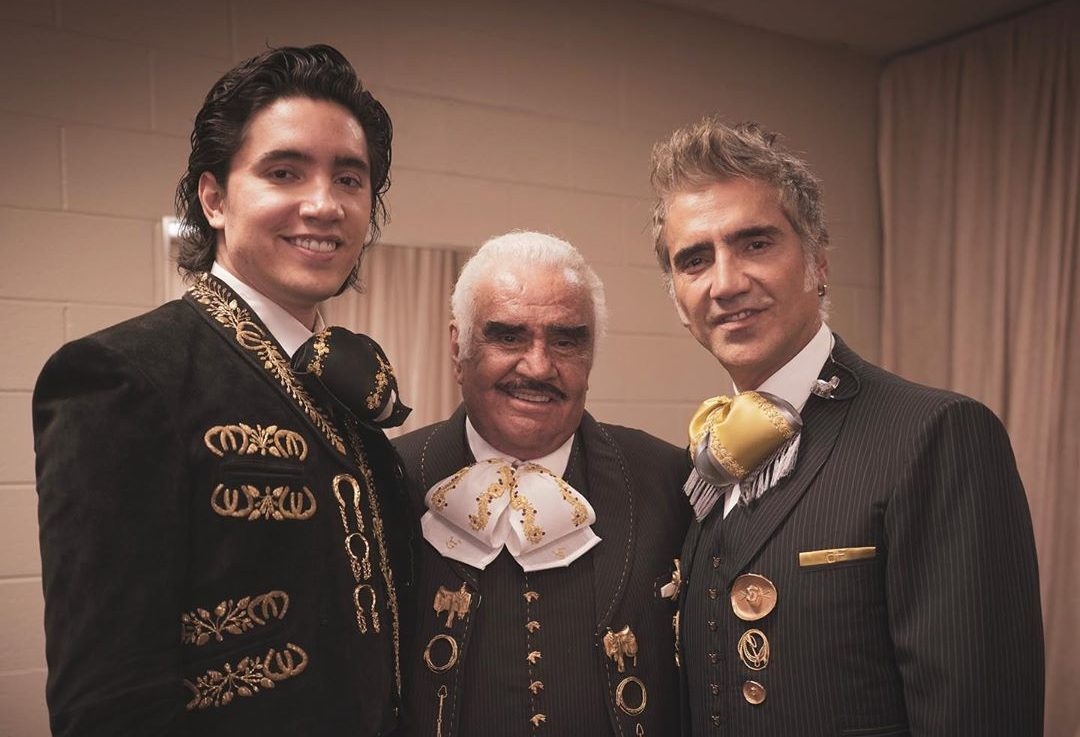 Alejandro Fernández derrama lágrimas con canción de su hijo, Alex
