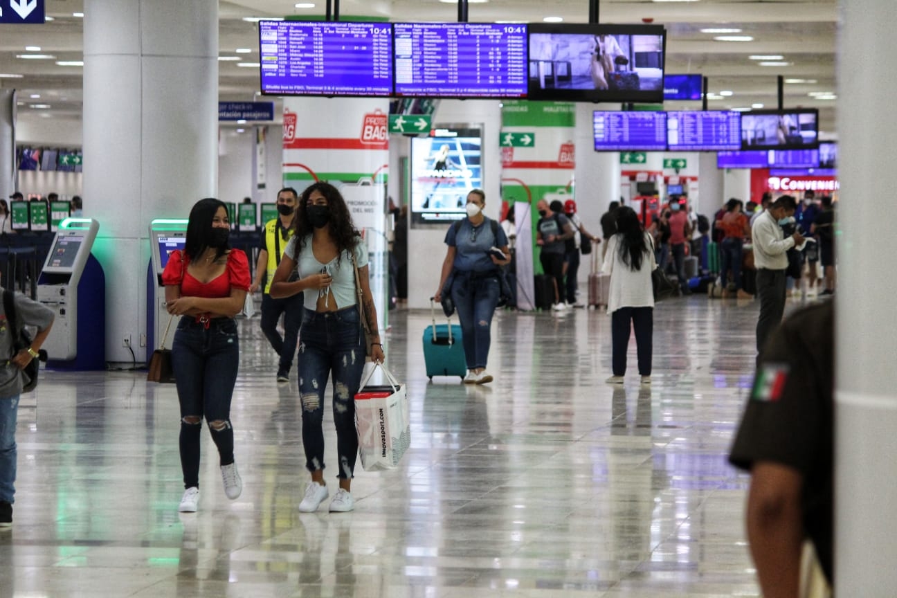 El AICM suspenderá sus operaciones desde la mañana hasta las14 horas tras la exhibición aérea milita en el Zócalo de la ciudad