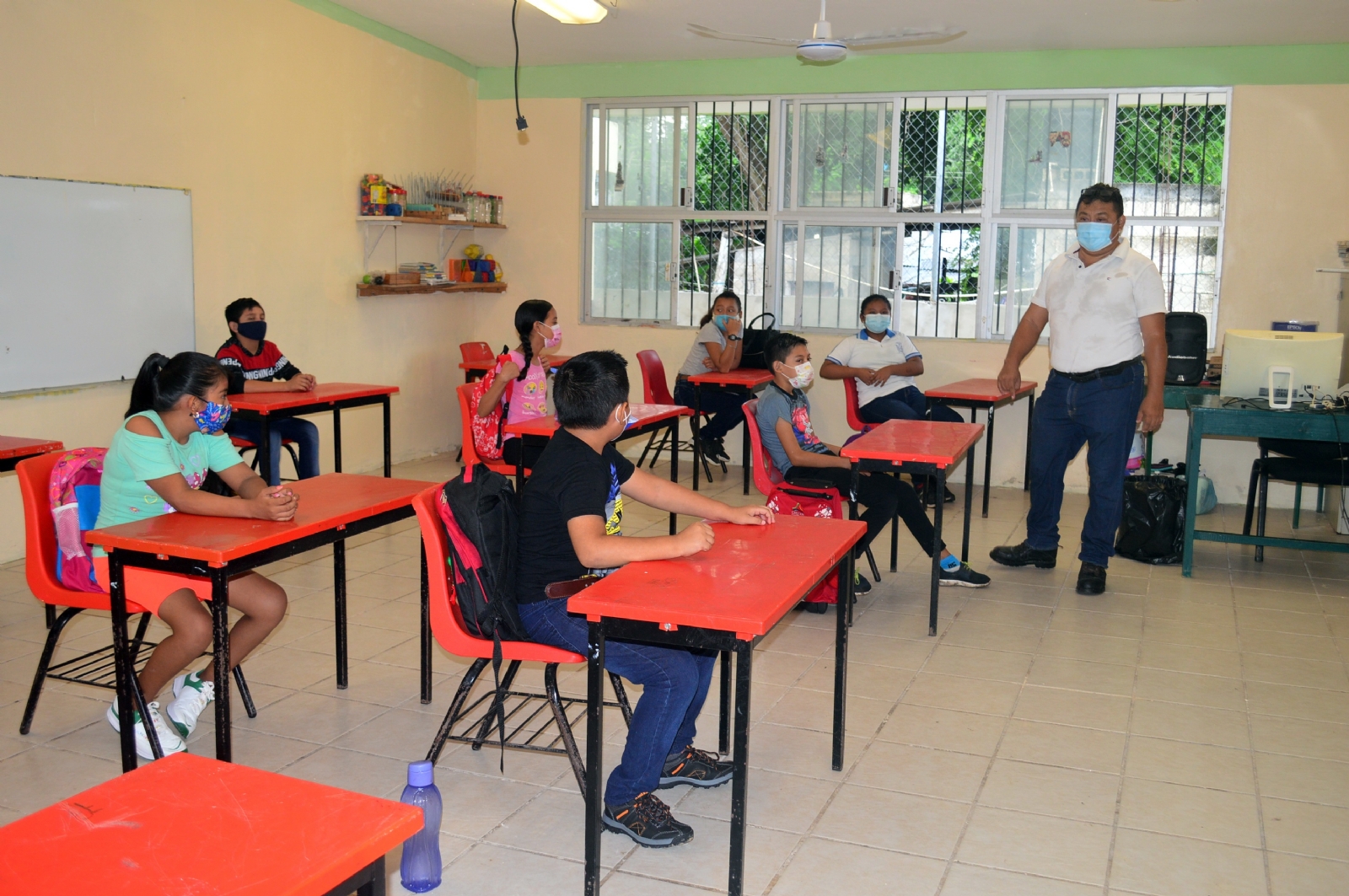 Las escuelas que están funcionando son 904 en lugares de menos de mil habitantes y 52 que están con más de mil habitantes