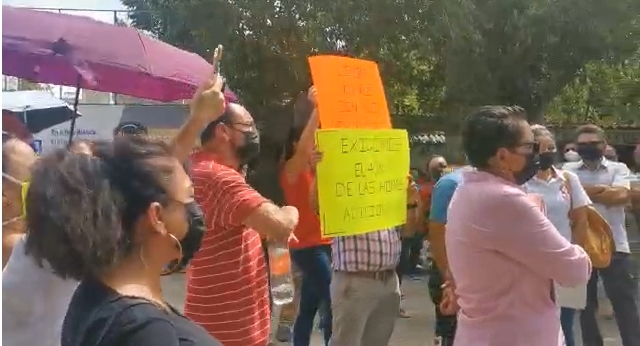 Los docentes se niegan a retirarse hasta no hablar con el titular de la Segey Los docentes se niegan a retirarse hasta no hablar con el titular de la Segey