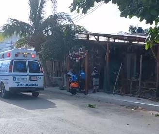 Hombres armados llegaron en motos y balearon a una persona que se encontraba dentro del establecimiento