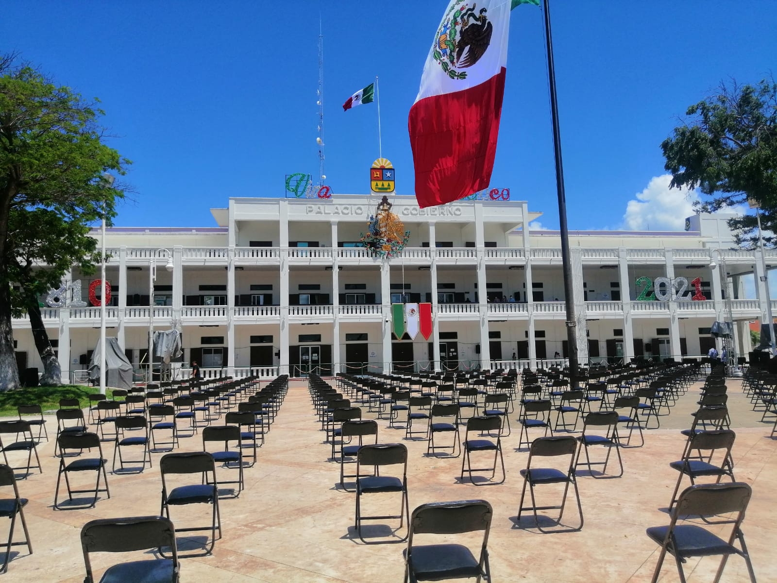 Carlos Joaquín prepara un evento masivo en el Palacio de Gobierno de Chetumal para el grito de Independencia Carlos Joaquín prepara un evento masivo en el Palacio de Gobierno de Chetumal para el grito de Independencia