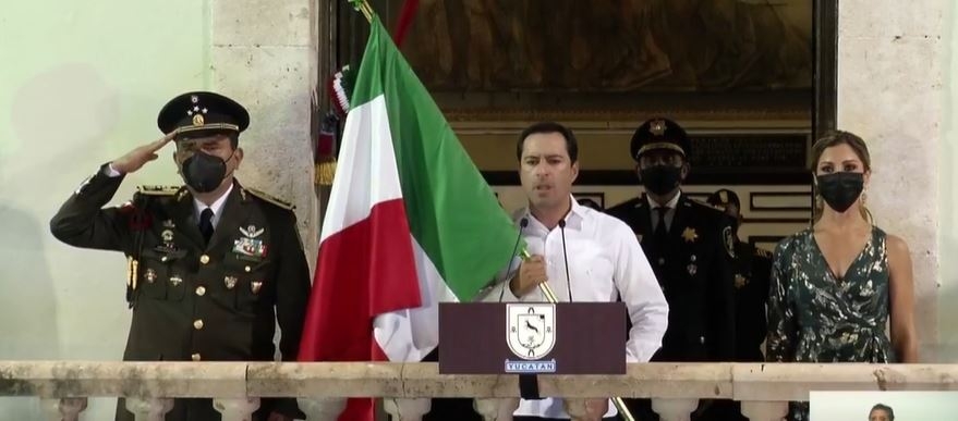 Mauricio Vila, jdesde el balcón del Palacio Municipal inicia la ceremonia del Grito de Independencia Mauricio Vila, jdesde el balcón del Palacio Municipal inicia la ceremonia del Grito de Independencia