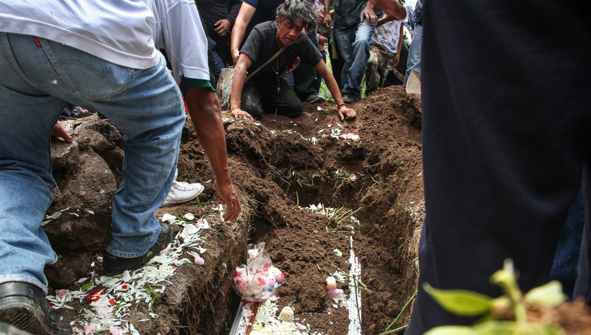Mía Mayrin, niña de 3 años que quedó bajo los escombros del cerro del Chiquihuite, fue despedida con porras, música y aplausos Mía Mayrin, niña de 3 años que quedó bajo los escombros del cerro del Chiquihuite, fue despedida con porras, música y aplausos