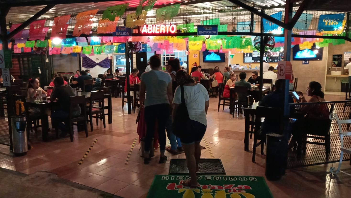 Desde el lunes 13 de septiembre y hasta el 13 de octubre se ampliará tal horario, a excepción los restaurantes-bar y bares instalados en la geografía estatal. Foto: Por Esto! Desde el lunes 13 de septiembre y hasta el 13 de octubre se ampliará tal horario, a excepción los restaurantes-bar y bares instalados en la geografía estatal. Foto: Por Esto!