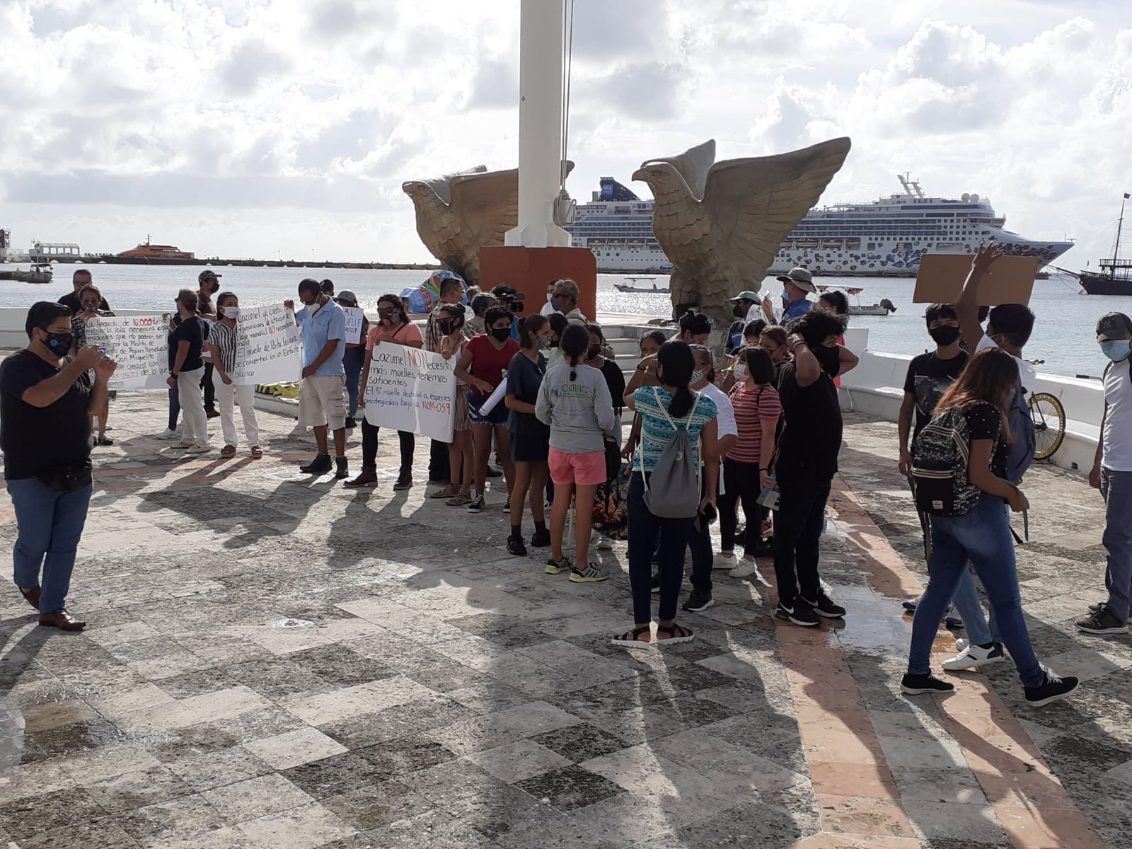 Prestadores de servicios turísticos, Empresarios y algunos jóvenes realizaron otra manifestación pacífica Prestadores de servicios turísticos, Empresarios y algunos jóvenes realizaron otra manifestación pacífica