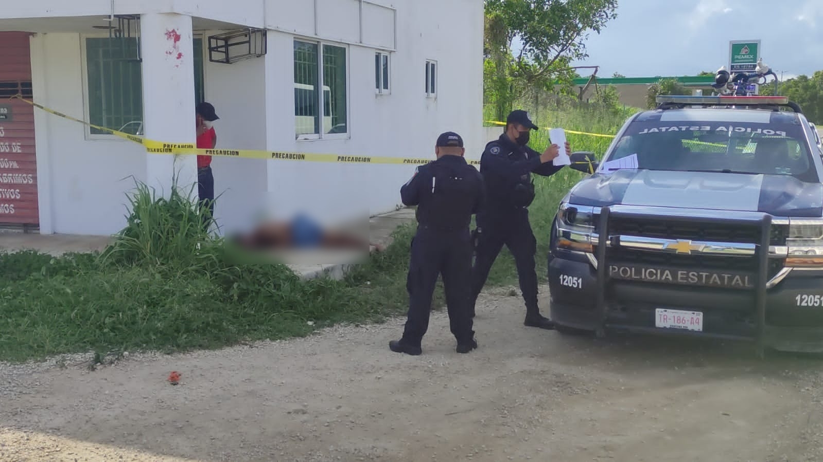 El cuerpo se encontraba semidesnudo y no presentaba golpes visibles
