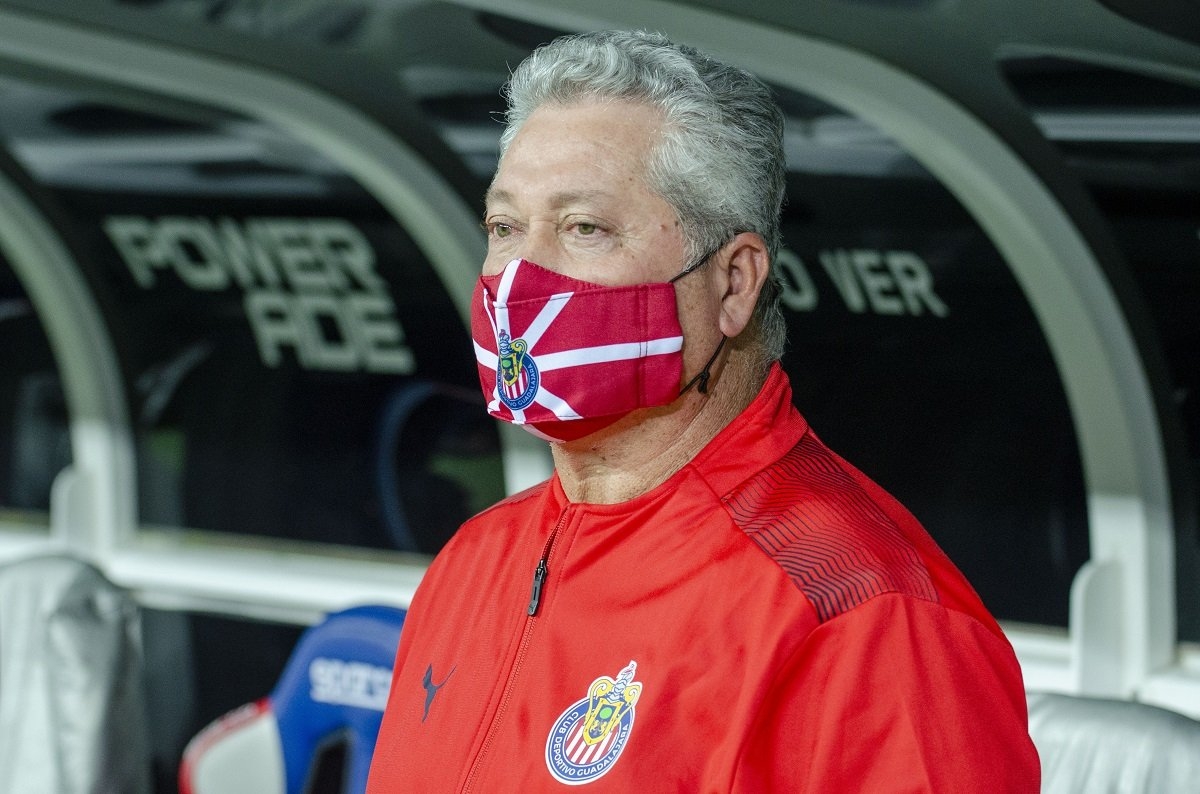 A una semana del clásico nacional, Chivas se queda sin DT