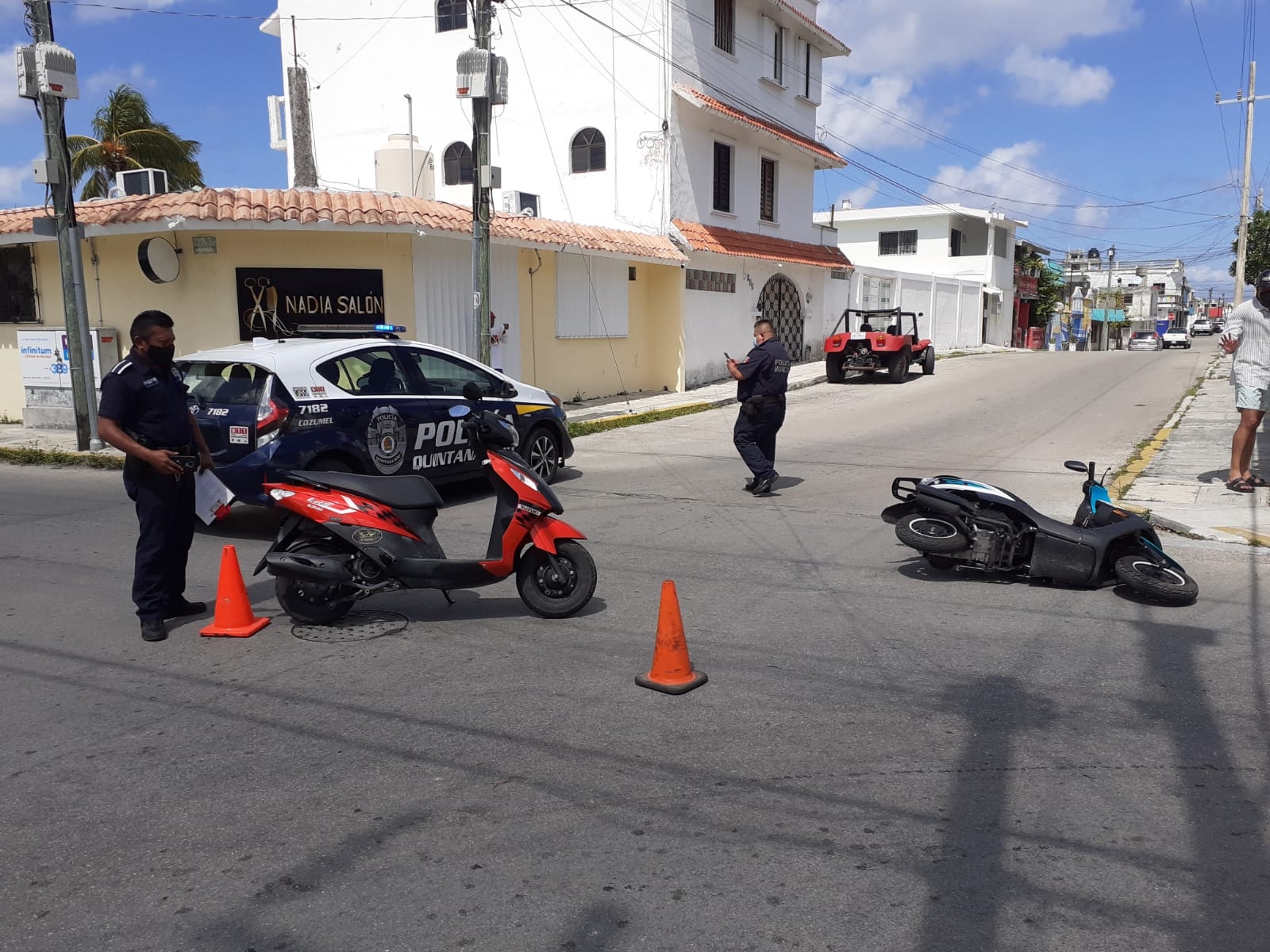 La dama que acompañaba a su pareja, en este caso los turistas, se encontraba muy asustada La dama que acompañaba a su pareja, en este caso los turistas, se encontraba muy asustada