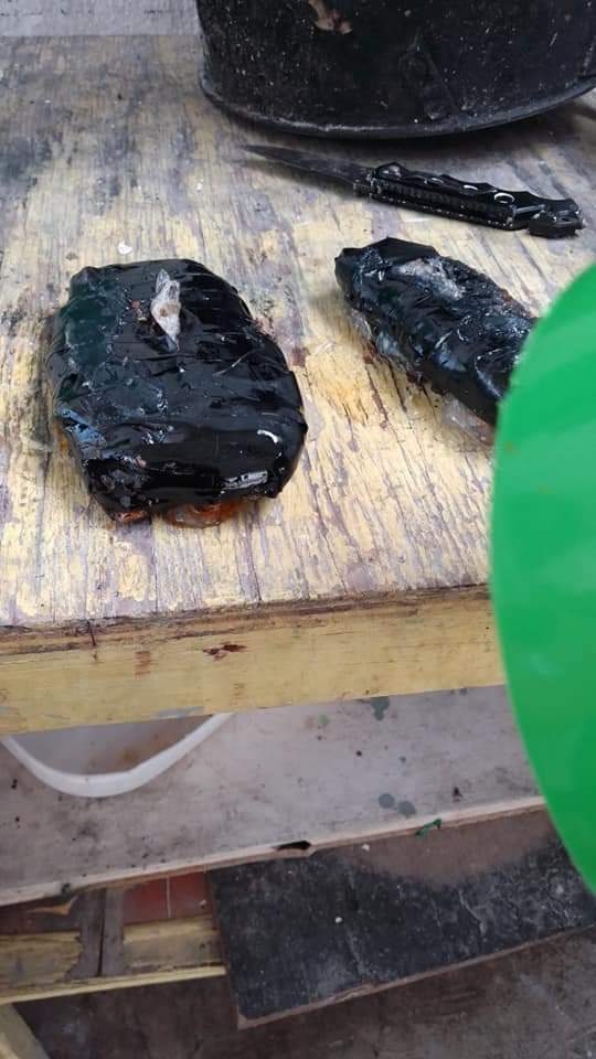 Elementos policiales del Cereso procedieron a asegurar el recipiente junto a la licencia de conducir