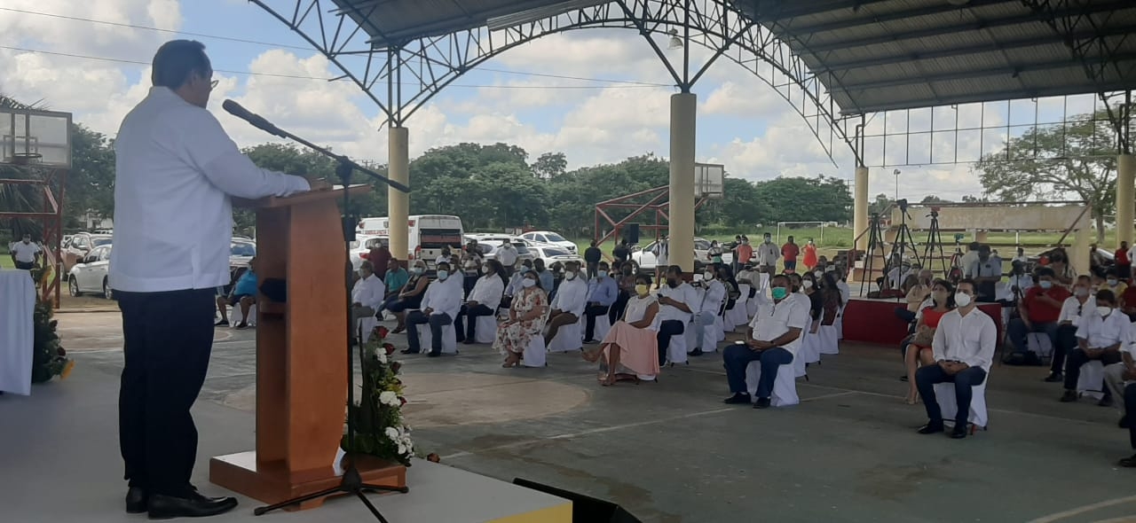 El Presidente Municipal saliente de Lázaro Cárdenas evitó hablar de temas sobre la pesca, agricultura y ganadería en su informe