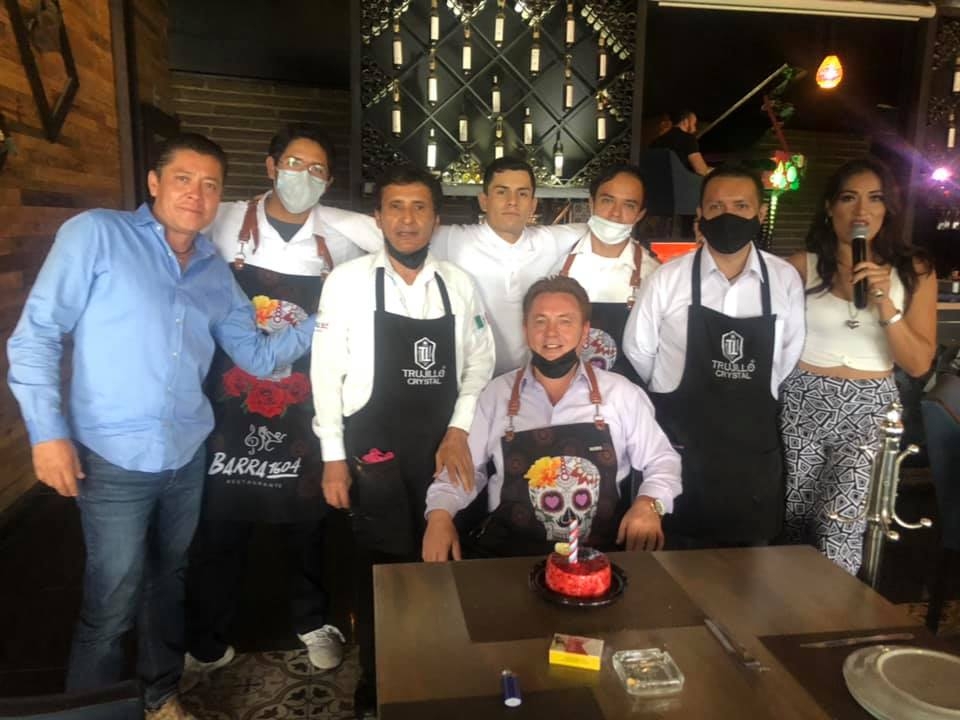 Los empleados del restaurante publicaron un comunicad tras la muerte de las víctimas Los empleados del restaurante publicaron un comunicad tras la muerte de las víctimas