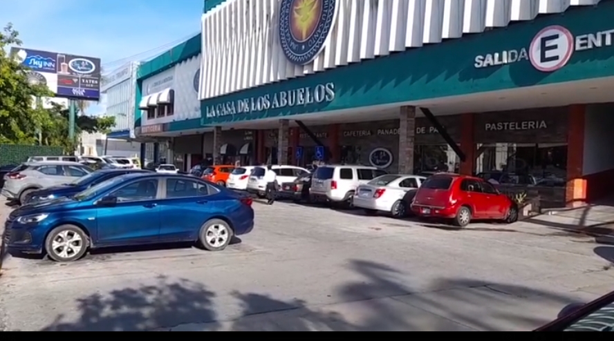Al lugar llegaron elementos de la policía municipal para realizar las averiguaciones correspondientes Al lugar llegaron elementos de la policía municipal para realizar las averiguaciones correspondientes