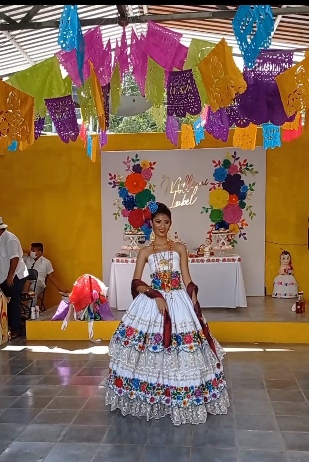 La joven celebró su fiesta con la tradicional jarana y con los bailes típicos La joven celebró su fiesta con la tradicional jarana y con los bailes típicos
