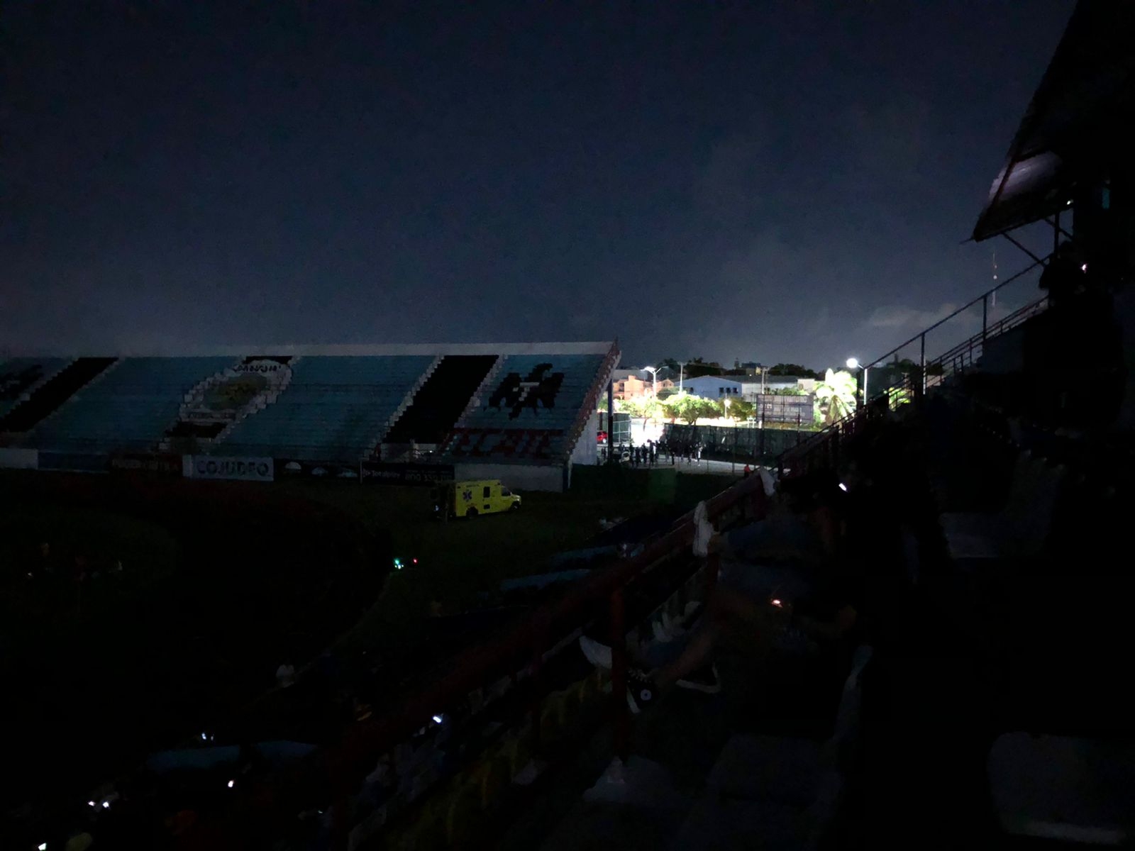 Personal del club informó que esperaban iniciar el partido a las 20:00 horas