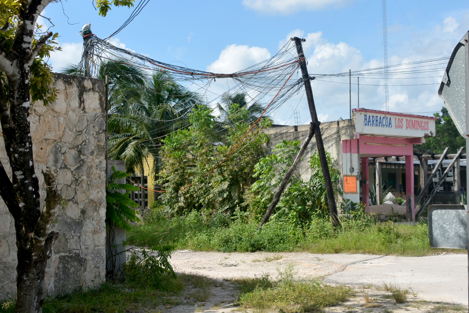 Los pobladores de las colonias irregulares indicaron que a falta de energía eléctrica y alumbrado público, la inseguridad aumentó