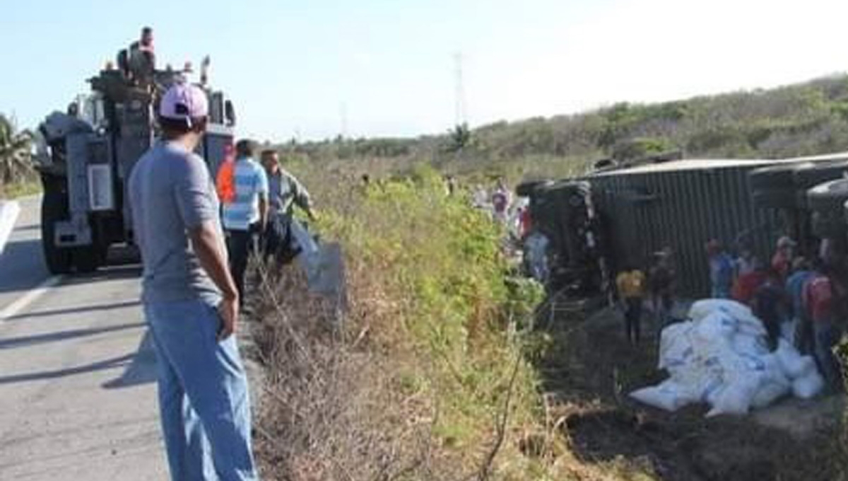 En el Congreso del Estado de Campeche se avaló sancionar a quien cometa rapiña al elevar a delito esta acción cuando se trate de carga siniestrada en un accidente carretero, la cual será castigada de seis meses hasta dos años En el Congreso del Estado de Campeche se avaló sancionar a quien cometa rapiña al elevar a delito esta acción cuando se trate de carga siniestrada en un accidente carretero, la cual será castigada de seis meses hasta dos años