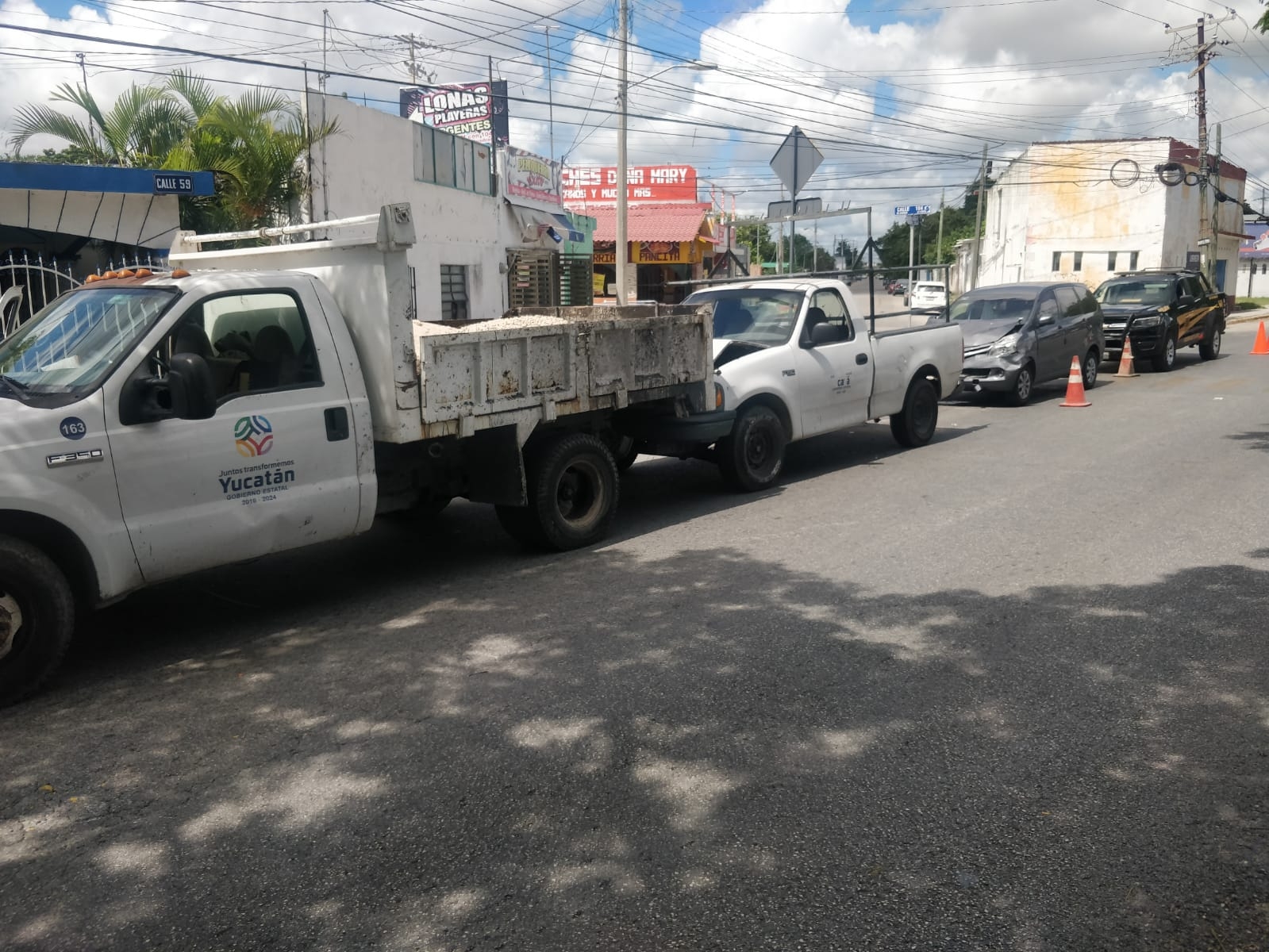 Al lugar arribaron elementos policiales para desahogar el tránsito Al lugar arribaron elementos policiales para desahogar el tránsito