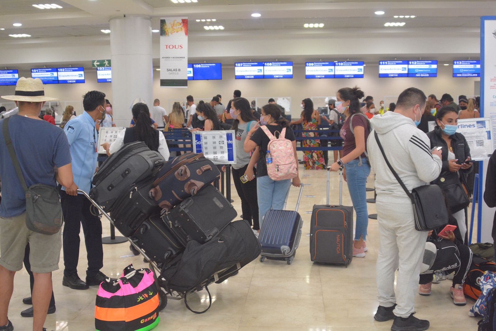 En el caso de las llegadas, 101 de ellas son vuelos internacionales y 81 son rutas nacionales En el caso de las llegadas, 101 de ellas son vuelos internacionales y 81 son rutas nacionales