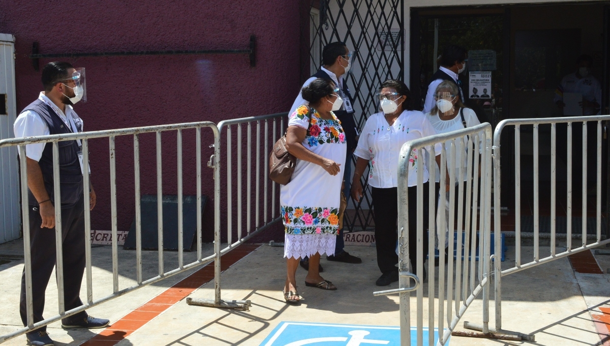 Entre los aspirantes destacan la actual secretaria ejecutiva del Consejo General, Ingrid Reneé Pérez, y Carlos Torruco, consejero de la Junta Local del INE. Foto: Por Esto! Entre los aspirantes destacan la actual secretaria ejecutiva del Consejo General, Ingrid Reneé Pérez, y Carlos Torruco, consejero de la Junta Local del INE. Foto: Por Esto!