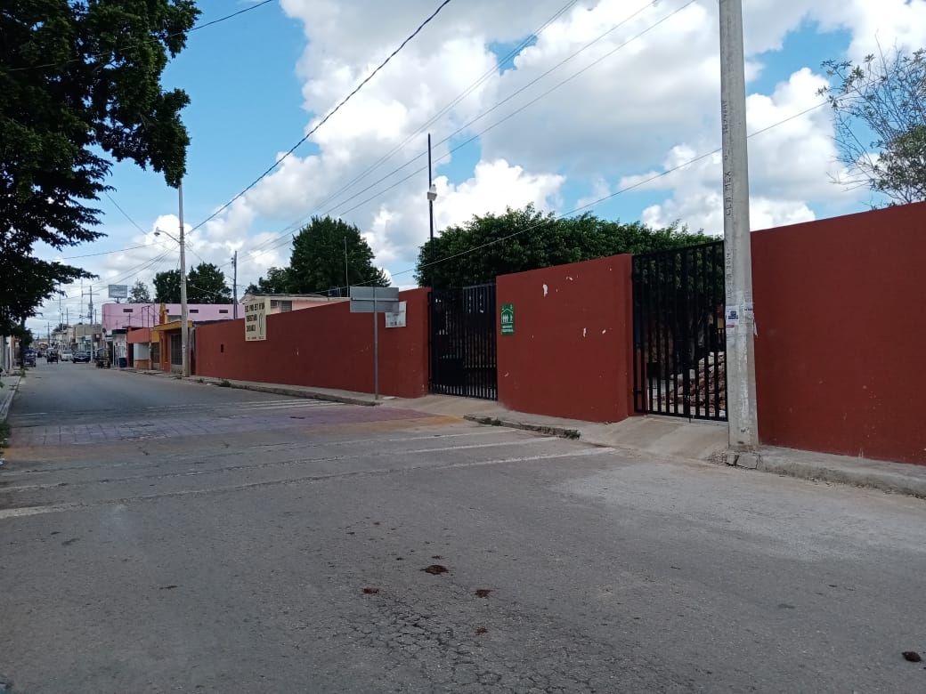 Esta situasión abrió un polémico debate en los padres de familia sobre si se debe continuar o no con las clases presenciales
