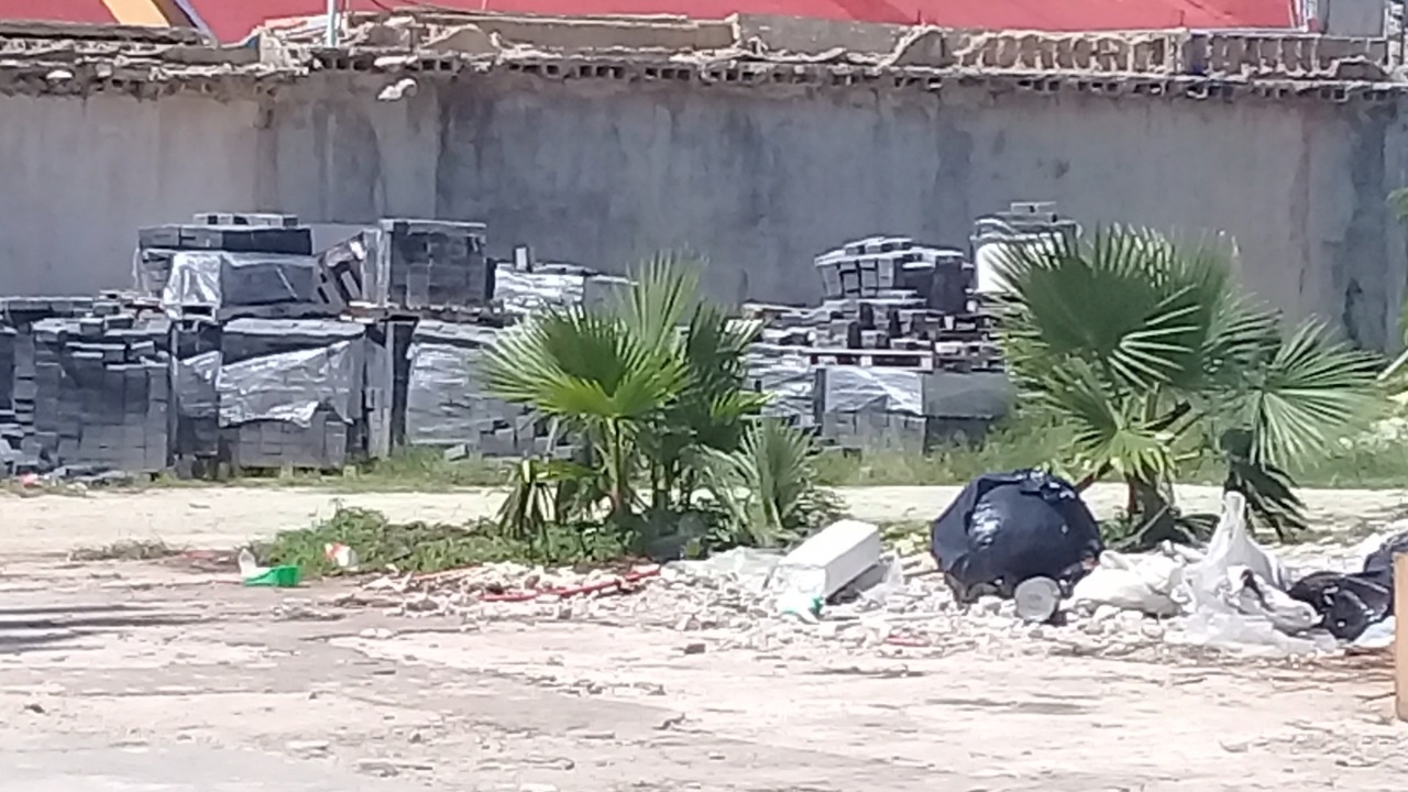 Otra de las asignaturas pendientes a tratar es el arribo masivo del ambulantaje