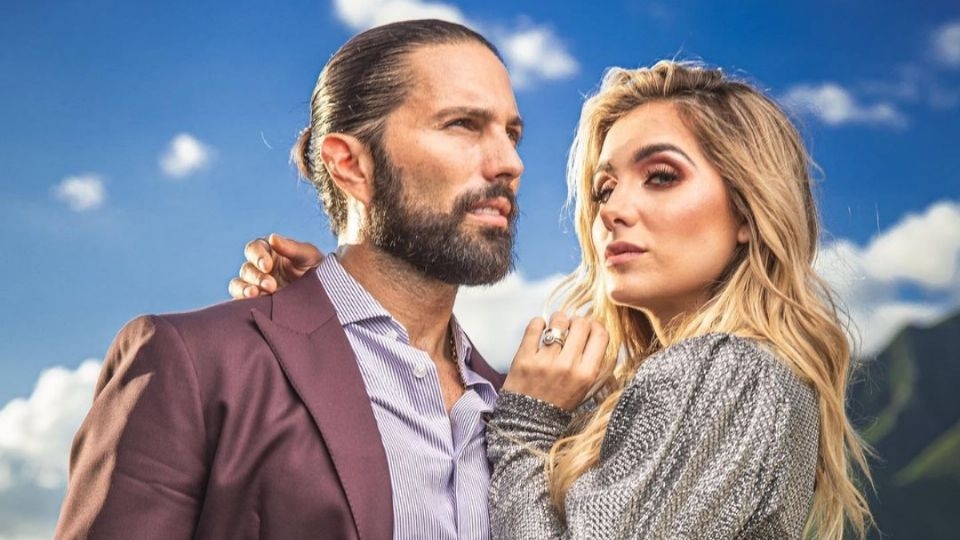 Poncho de Nigris y Marcela Mistral se desnudan en Instagram Poncho de Nigris y Marcela Mistral se desnudan en Instagram