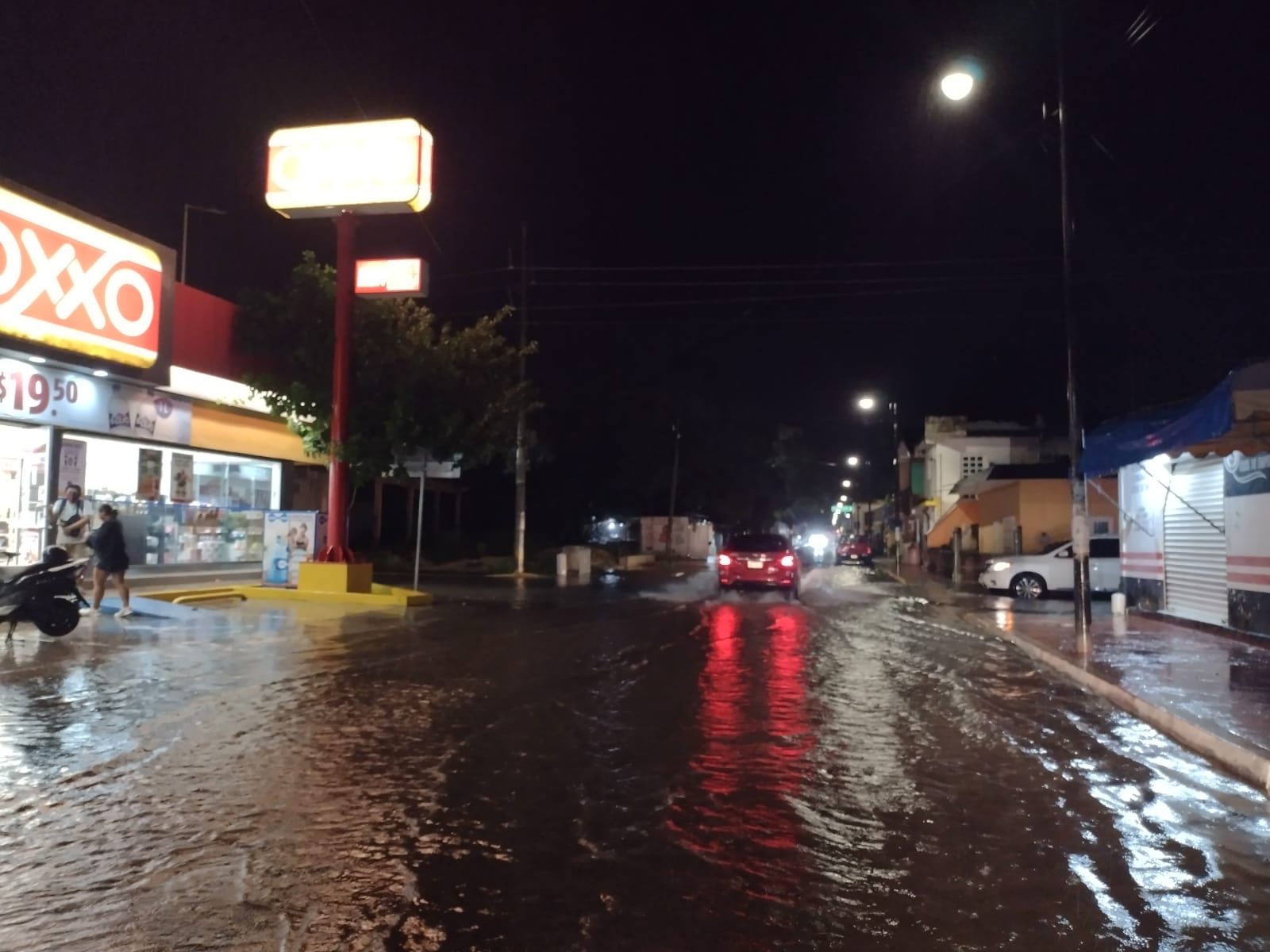 Se registró acumulación de agua en el primer cuadro de la ciudad lo que generó un caos vial pero sin contratiempos Se registró acumulación de agua en el primer cuadro de la ciudad lo que generó un caos vial pero sin contratiempos