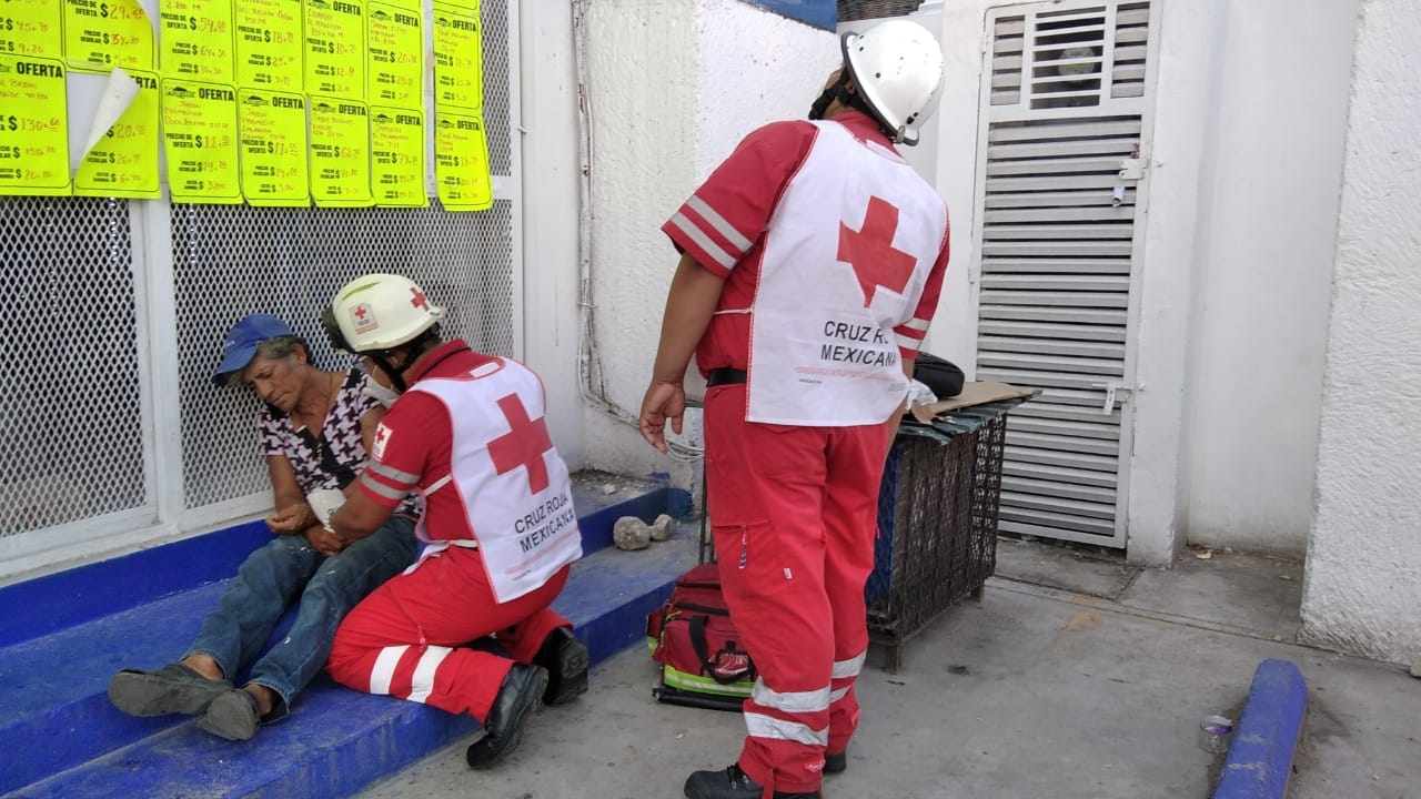 El hombre fue atendido por la Cruz Roja en Ciudad, quienes varios minutos fue controlado