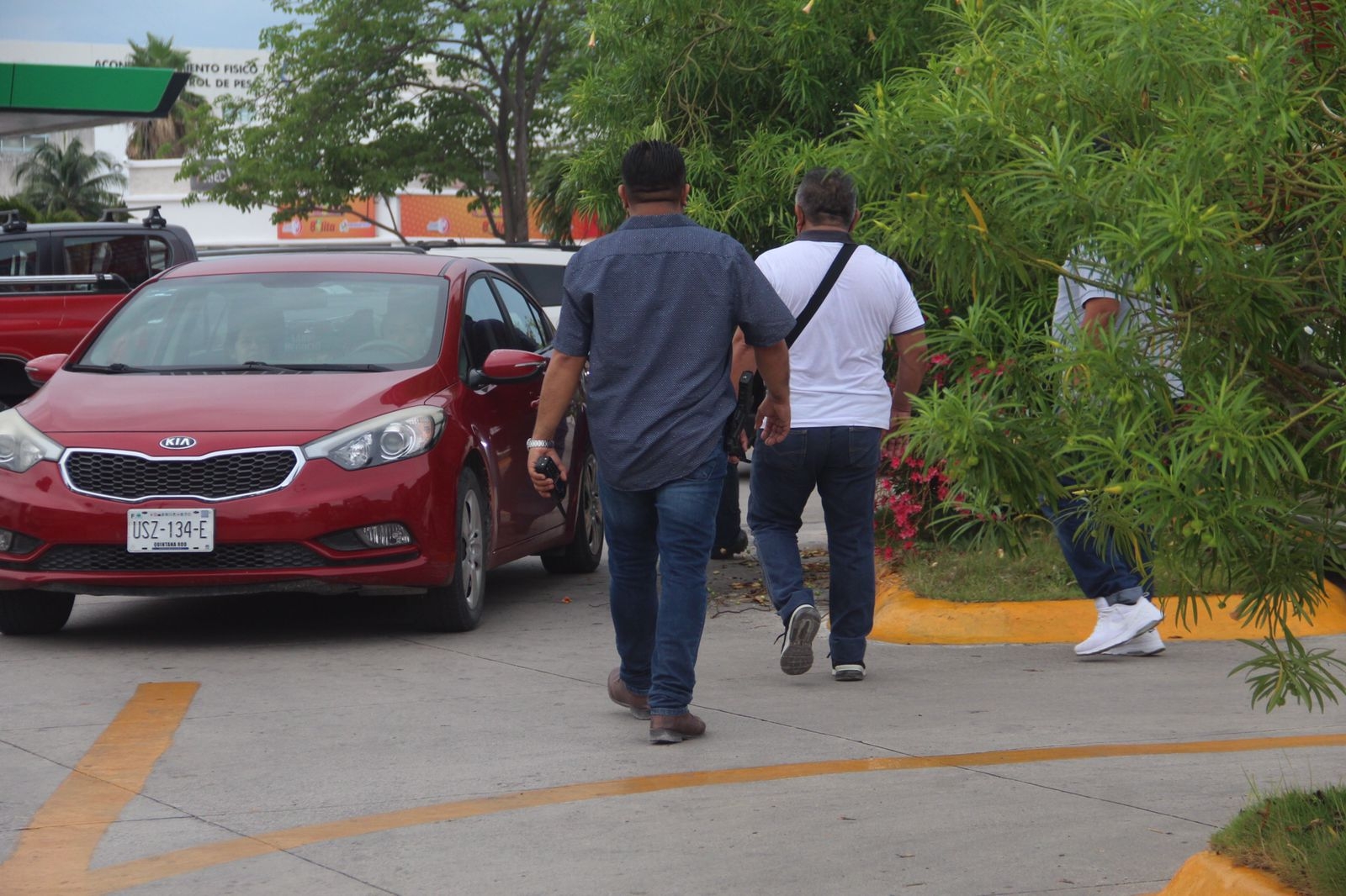 Realizan operativo en Plaza Hong Kong de Cancún, Quintana Roo Realizan operativo en Plaza Hong Kong de Cancún, Quintana Roo