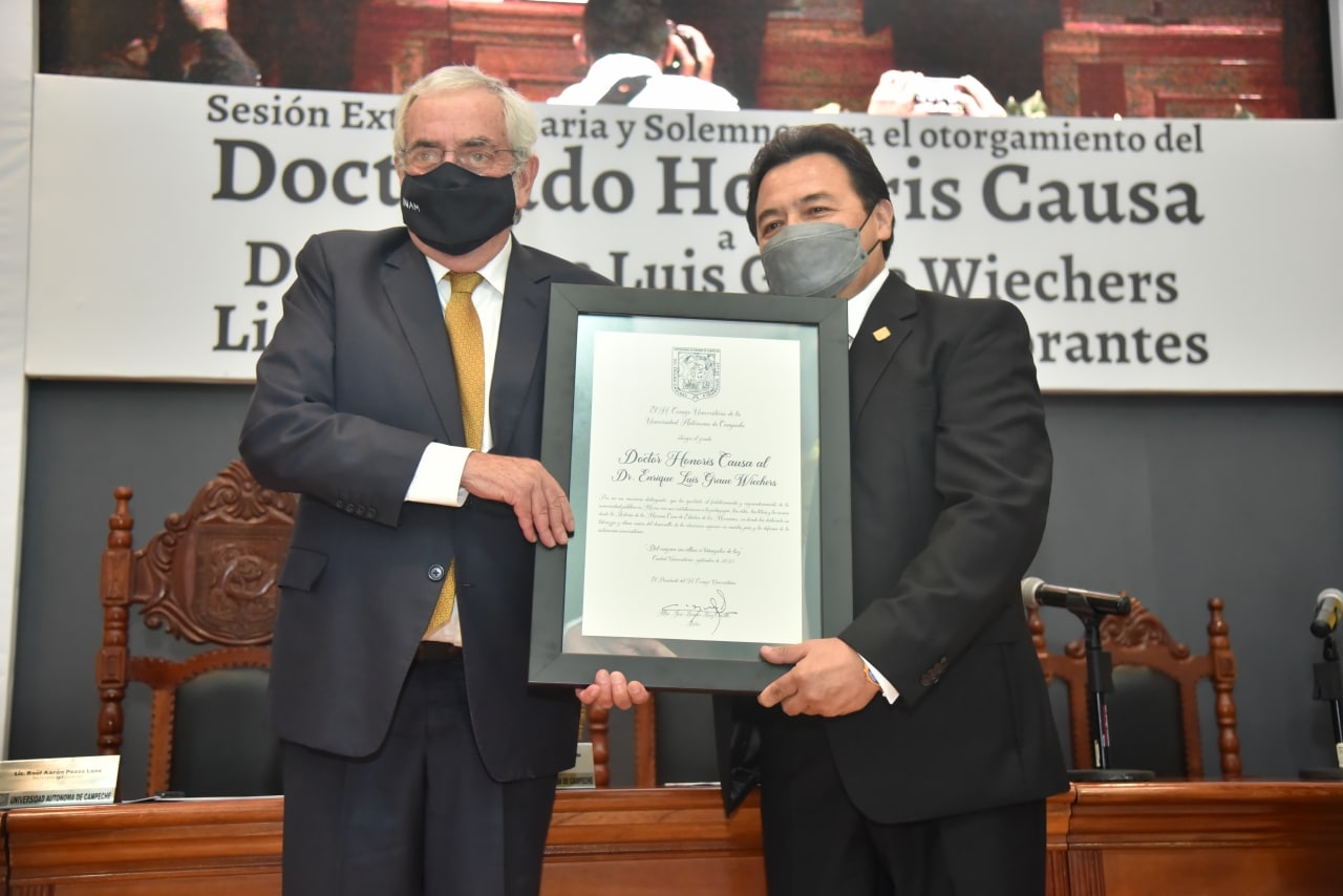 José Román Ruiz Carrillo, rector de la Universidad Autónoma de Campeche, entregó el Doctorado Honoris Causa a Enrique Graue José Román Ruiz Carrillo, rector de la Universidad Autónoma de Campeche, entregó el Doctorado Honoris Causa a Enrique Graue