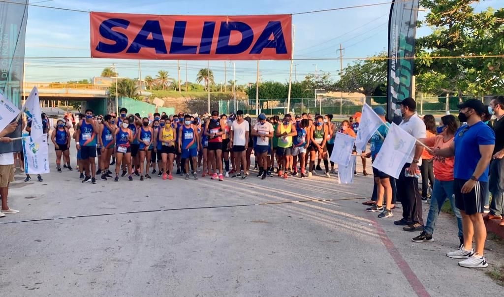 Estudiantes y externos participaron en la séptima carrera llevada a cabo en las instalaciones de la UT