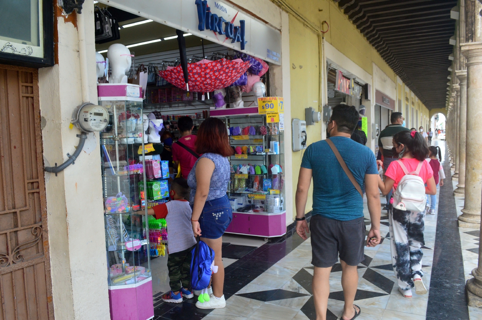 Las mujeres entre los 18 y 19 años ganan en promedio mensualmente 3,751 pesos; una persona promedio entre los 18 y 29 percibe en la formalidad 8 mil 115 pesos