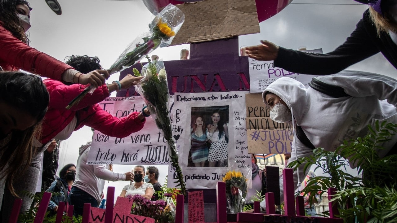 Feministas protestan tras la muerte de 'Polly', atropellada por Diego Armando 'N' Feministas protestan tras la muerte de 'Polly', atropellada por Diego Armando 'N'