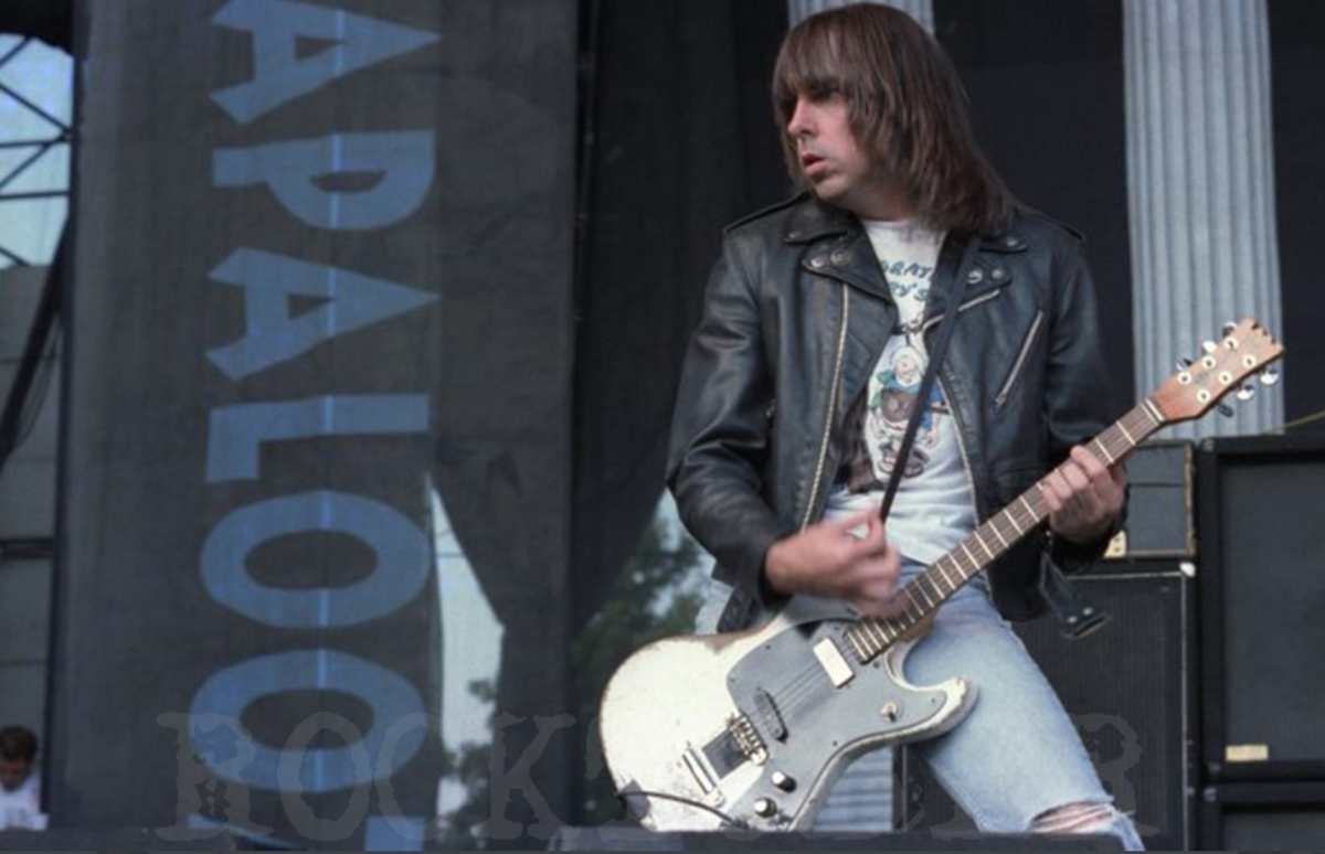 El guitarrista de los "Ramones" utilizó este instrumento en la grabación de 15 álbumes El guitarrista de los "Ramones" utilizó este instrumento en la grabación de 15 álbumes