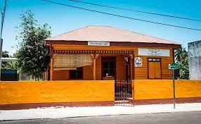 La 'casa voladora'; fue arrastrada con 25 personas adentro durante el Huracán Janet