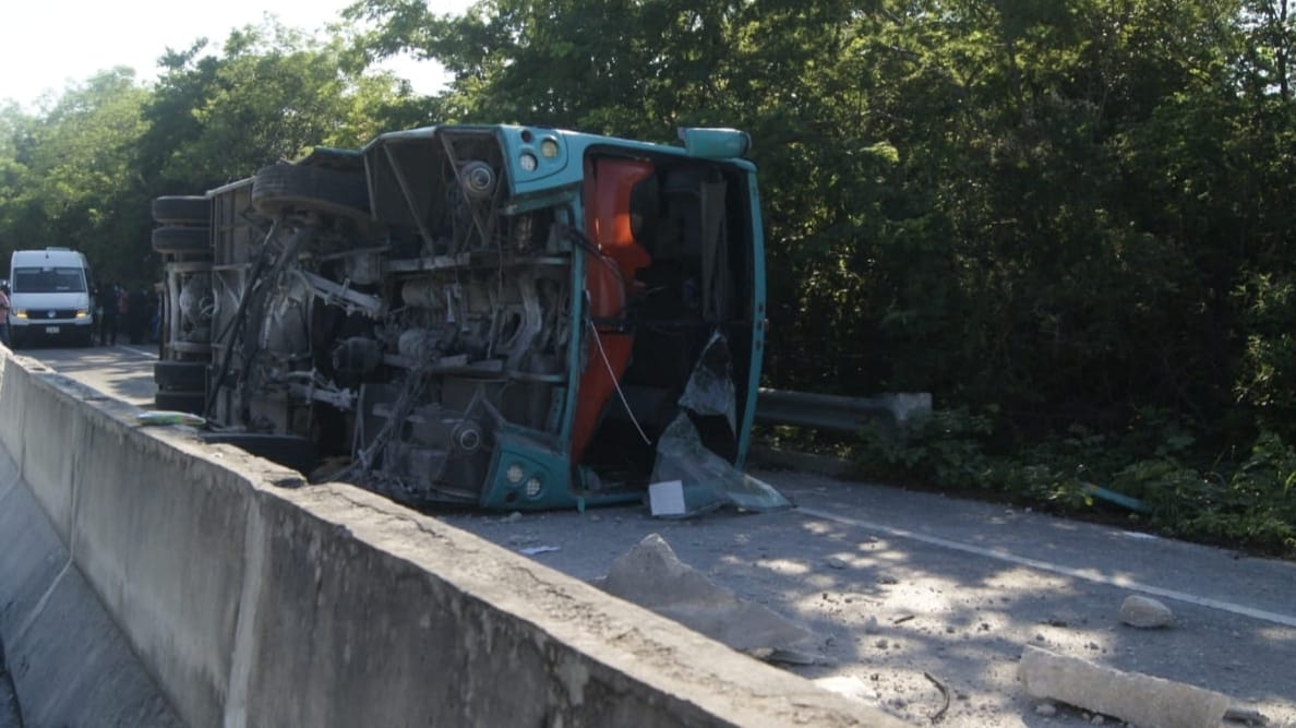 A pesar de lo aparatoso del accidente, sólo tres pasajeros resultaron heridos