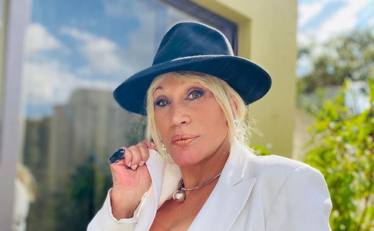 Laura León “La Tesorito” cuenta con una amplia carrera artística, además de interpretar grandes papeles en la década de los 90, la actriz también incursionó en la música Laura León “La Tesorito” cuenta con una amplia carrera artística, además de interpretar grandes papeles en la década de los 90, la actriz también incursionó en la música