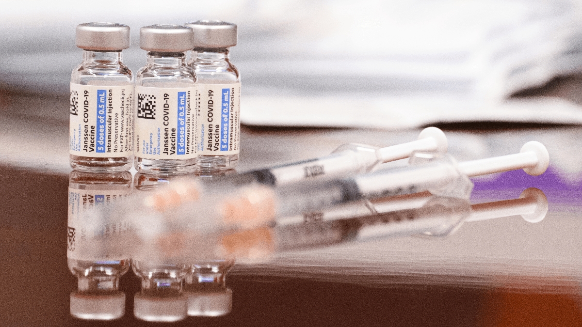 El Ministerio de Salud de Eslovenia investiga la muerte por derrame cerebral de una mujer de 20 años que recibió la vacuna de Johnson & Johnson dos semanas antes El Ministerio de Salud de Eslovenia investiga la muerte por derrame cerebral de una mujer de 20 años que recibió la vacuna de Johnson & Johnson dos semanas antes