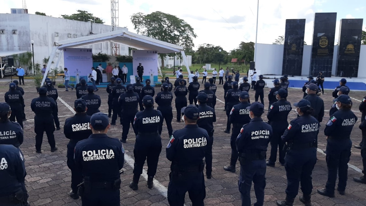 Las policías que conforman Victoria tienen el logo atrás con el nombre de Victoria